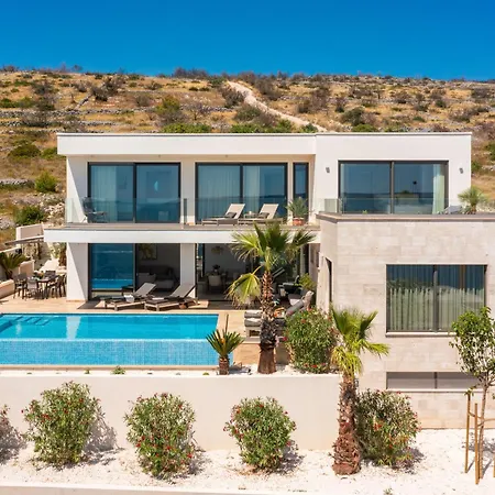 Maxime With Heated Pool *