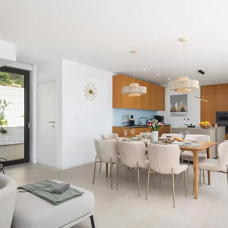 Maxime With Heated Pool Villa *