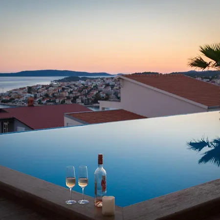 Willa Maxime With Heated Pool