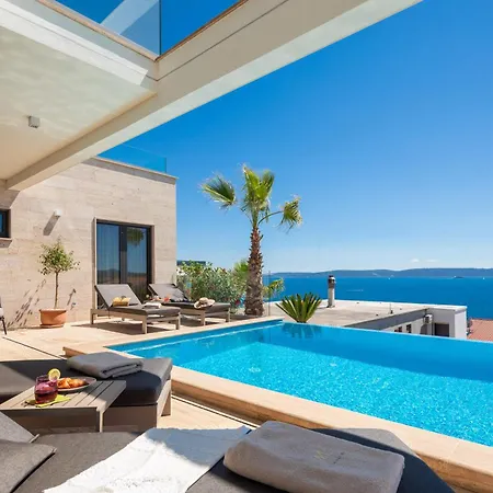 Villa Maxime With Heated Pool