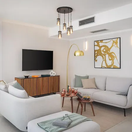 Maxime With Heated Pool Villa *