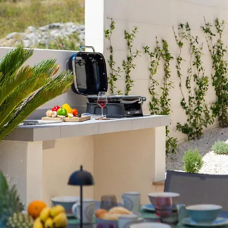 Maxime With Heated Pool Villa *