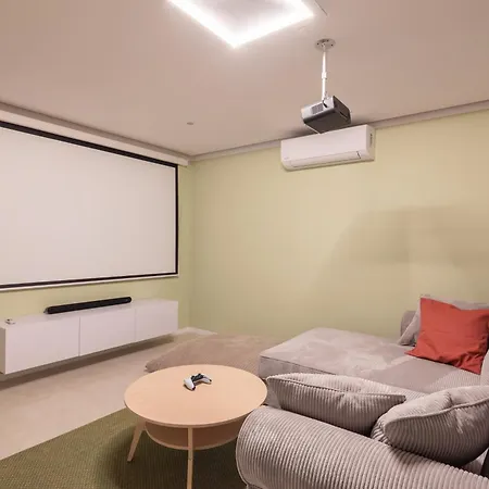 Maxime With Heated Pool Willa