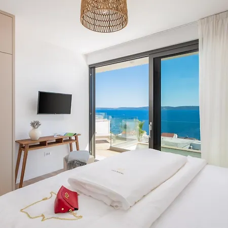 Maxime With Heated Pool Villa *