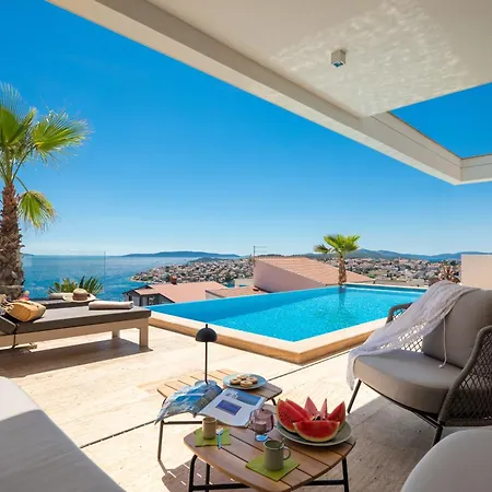 Villa Maxime With Heated Pool *