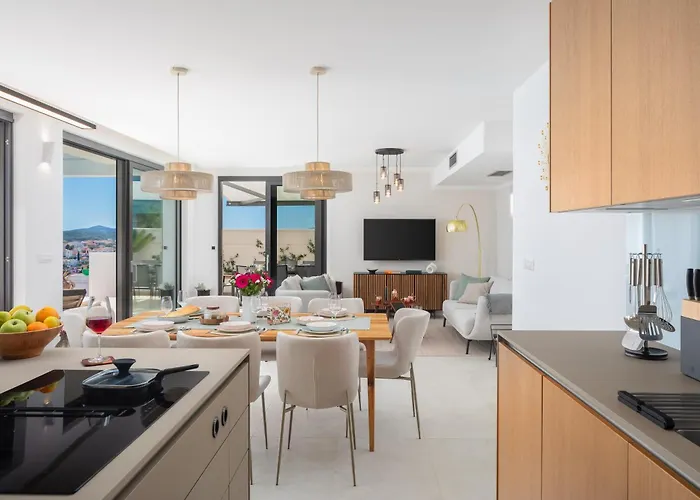 Maxime With Heated Pool Вілла Трогір