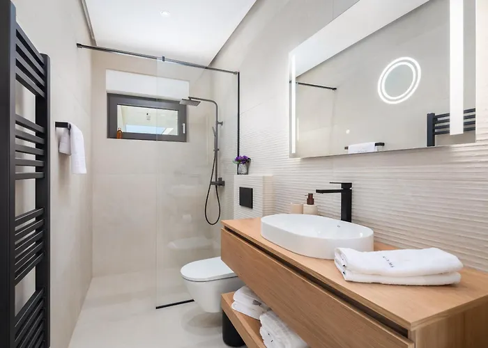 Maxime With Heated Pool * Трогір