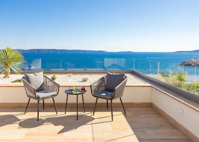 Maxime With Heated Pool Трогір