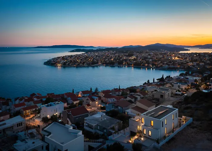 Maxime With Heated Pool Вілла *