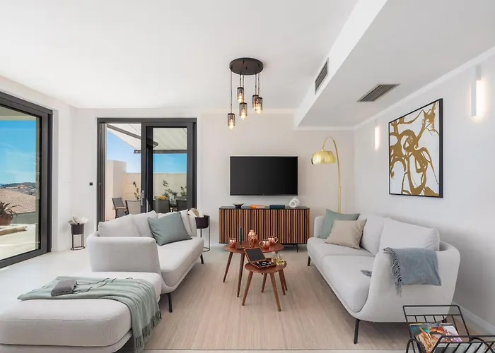 Maxime With Heated Pool Вілла Трогір