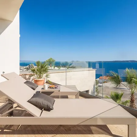 Βίλα Maxime With Heated Pool *