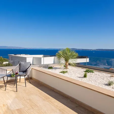 Maxime With Heated Pool Τρογκίρ