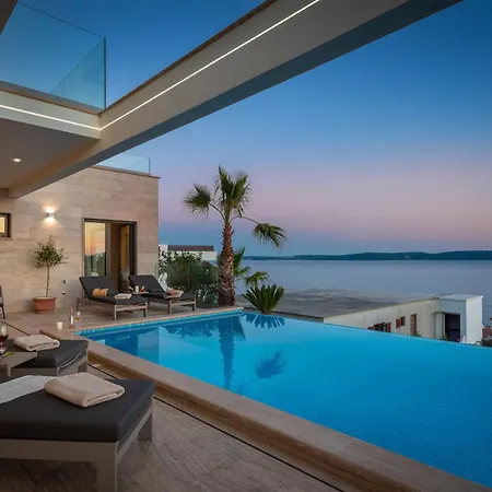 Maxime With Heated Pool Βίλα Τρογκίρ