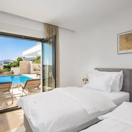 Βίλα Maxime With Heated Pool Τρογκίρ