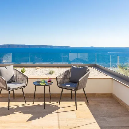 Maxime With Heated Pool Τρογκίρ