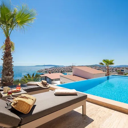 Maxime With Heated Pool