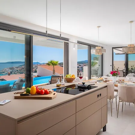 Maxime With Heated Pool * Trogir