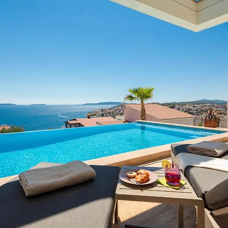 Maxime With Heated Pool Βίλα Τρογκίρ