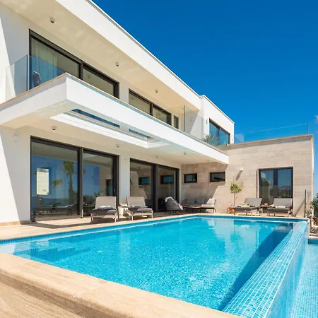 Maxime With Heated Pool Τρογκίρ