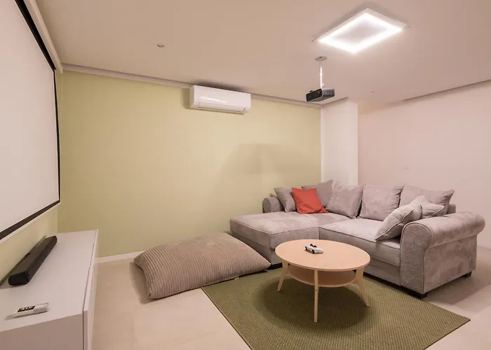 Vila Maxime With Heated Pool