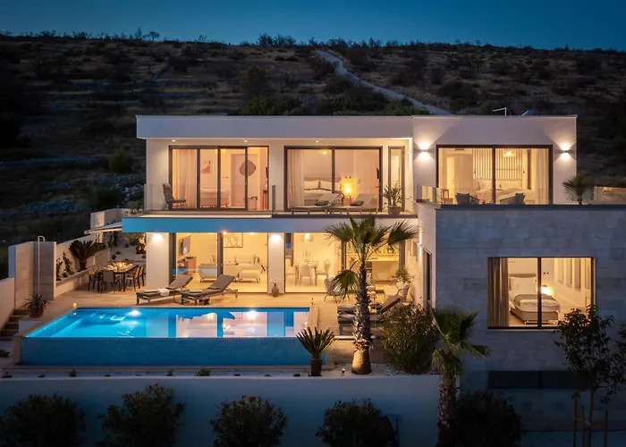 Maxime With Heated Pool