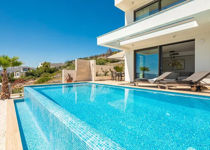 Maxime With Heated Pool Trogir