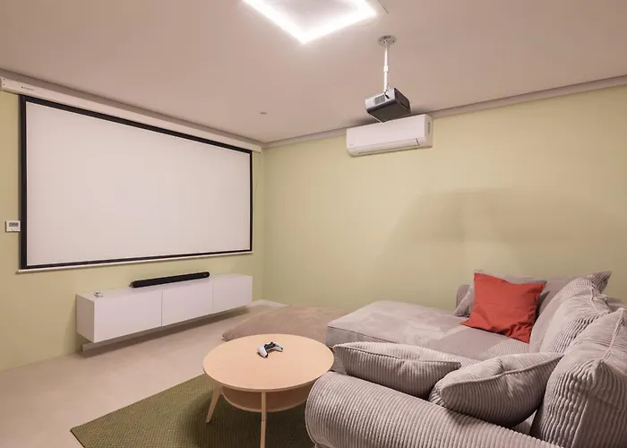 Maxime With Heated Pool Vila