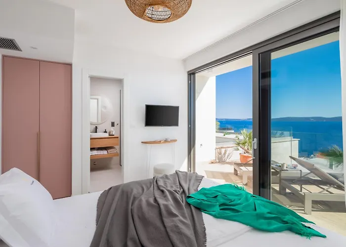 Maxime With Heated Pool Villa *