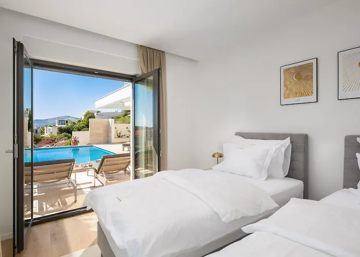 Villa Maxime With Heated Pool Trogir