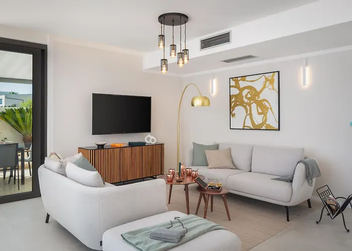 Maxime With Heated Pool Villa *