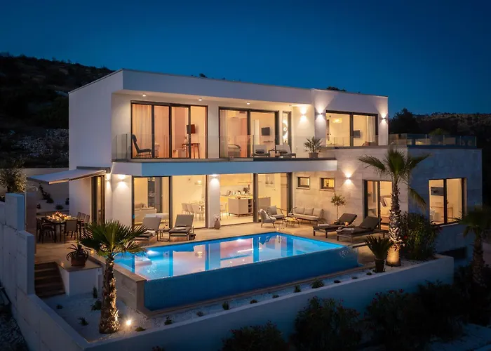 Maxime With Heated Pool Trogir