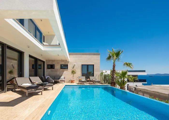 Maxime With Heated Pool Villa