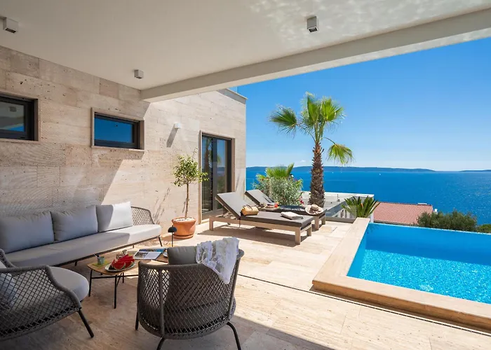 Maxime With Heated Pool Villa *