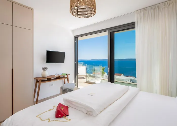 Maxime With Heated Pool Villa *